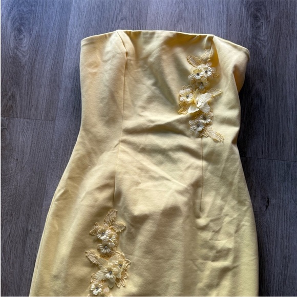 elliatt evee yellow 3d floral applique strapless fitted maxi dress medium NEW - Picture 10 of 14